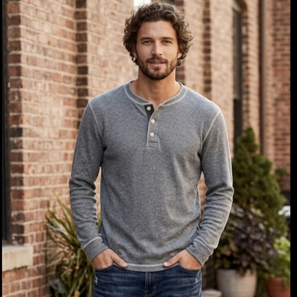 American Eagle Men's Green Henley Shirt